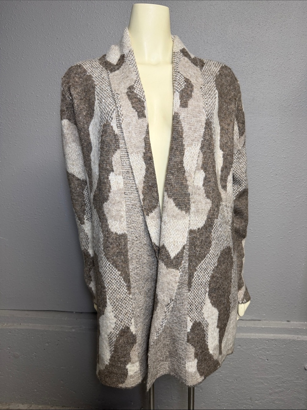 Open-Front Women's Sweater Cardigan in Taupe & Cream Camouflage